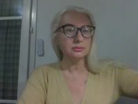 I’m a girl who balances calmness with a touch of playfulness. I enjoy feeling the rhythm of life, catching small moments and turning them into an atmosphere you want to stay in. I appreciate honesty, sincerity, and easy communication—it