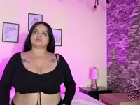 Soy una mujer con deseos que ni te imaginas, soy una chica muy sexy, tímida pero peligrosamente traviesa, y estoy segura de que te encantará sacarme todo eso, sin duda me convertiré en tu mejor fantasía, estaré presente en tu mente en todo momento, siempre estoy en modo sexy