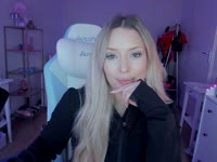 Hey daar! Mijn naam is Nina ❤️
Ik ben een lekkere geile dame en ik doe graag sexy dingen, zoals hier mijn grote kont en borsten laten zien hehe..