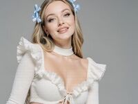 camwhore masturbating with dildo AdelinaKael