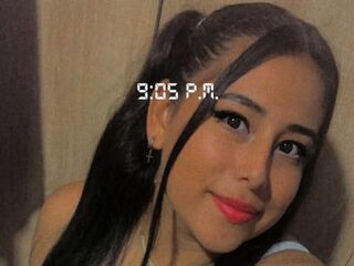 topless webcamgirl EmilyStuar