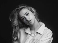 nude webcam girl GwynethHibbits