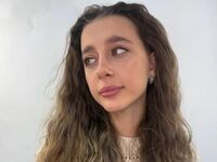 cam girl playing with sextoy KamiZinni