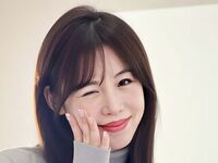 fingering girl chatroom LilyWise