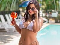 naked camgirl masturbating with vibrator SusanWall