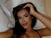 naked camgirl masturbating with vibrator Amanda