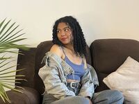 naughty cam girl fingering shaved pussy AddanasDaven