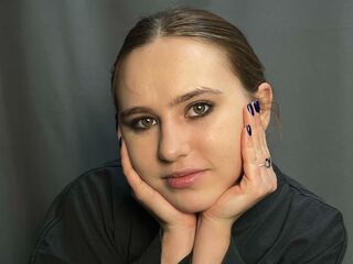 camgirl fingering shaved pussy AlanaHowlett