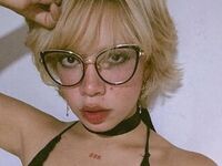 cam girl fingering pussy AmelieMari