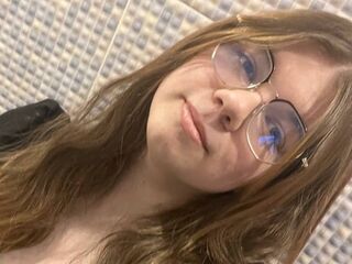 cam girl masturbating with vibrator AminaBlooms