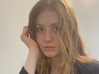 shaved pussy webcam AuraTyce