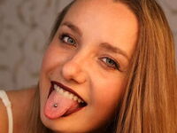 shaved pussy webcam BelleCox