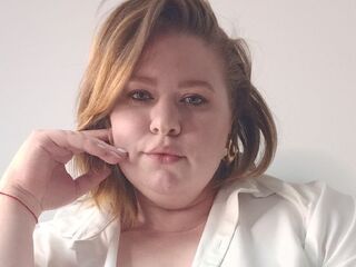 camgirl playing with dildo ChloeThru