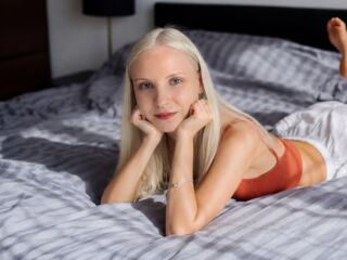 naked girl with webcam fingering pussy DaniellaStarki