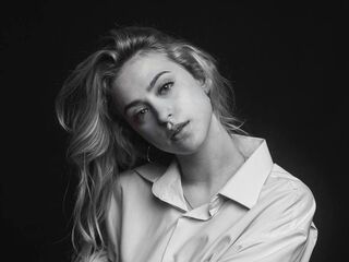 nude cam girl photo GwynethHibbits