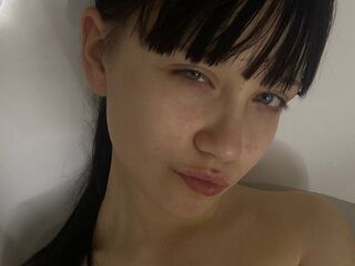 girl shaving pussy HertaArcega