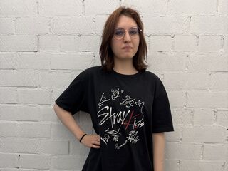 naughty camgirl masturbating with vibrator JoslynForrester