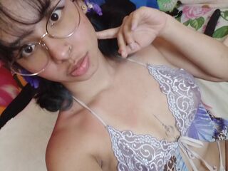 free nude webcam KiaraLeono