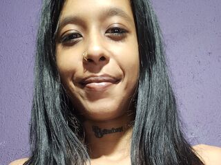 girl topless KiaraSing