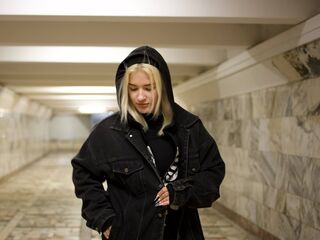 camgirl video chat room KiraHaverstick
