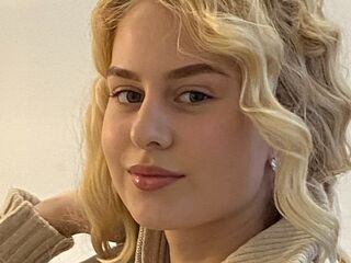 camgirl showing pussy LaniePlewa