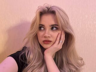 camwhore masturbating with vibrator LatoyiaCanpos