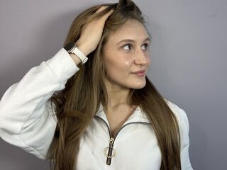 nude camgirl pic LatrinaBrounson