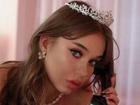 naked LeonardaYudell