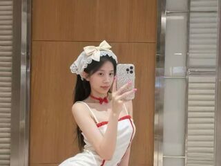 beautiful camgirl LilyYuan