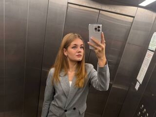 nude webcam girl LizzieIacovino