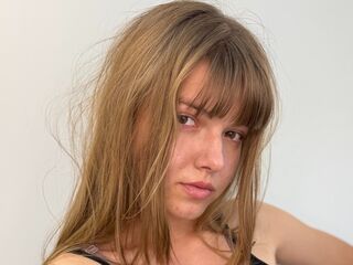 naked camgirl fingering pussy LynetteOba