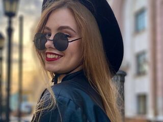 camwhore picture MaiaOshman