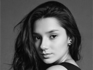 fingering webcam girl MaybelleMenjes