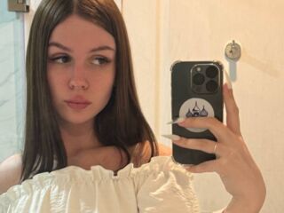 webcamgirl chat room MiaRioti