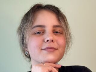 hot cam girl masturbating with sextoy MichaeleBendall