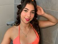 topless camgirl NaomiDilucas