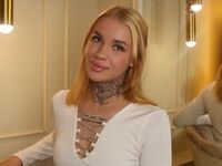 naked cam girl masturbating with vibrator NicoleClaires