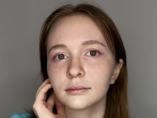 cam girl playing with dildo NishaDambrosi