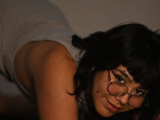 naked girl with webcam masturbating with vibrator NoemieBlanche