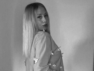 naughty cam girl masturbating RicardaBlechman