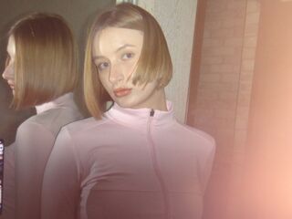 camwhore masturbating with sextoy RosinaHeverley