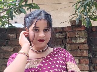 camwhore fingering pussy SaraAlisk