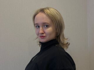 hot cam girl SuzannKernes