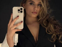 naked cam girl masturbating with vibrator TaHillmer