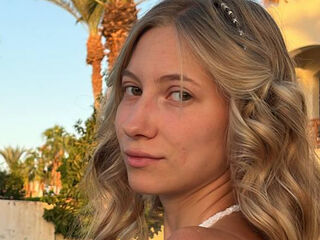 hot strip tease webcam TainaTatge