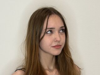 camslut masturbating YokoMagliacane